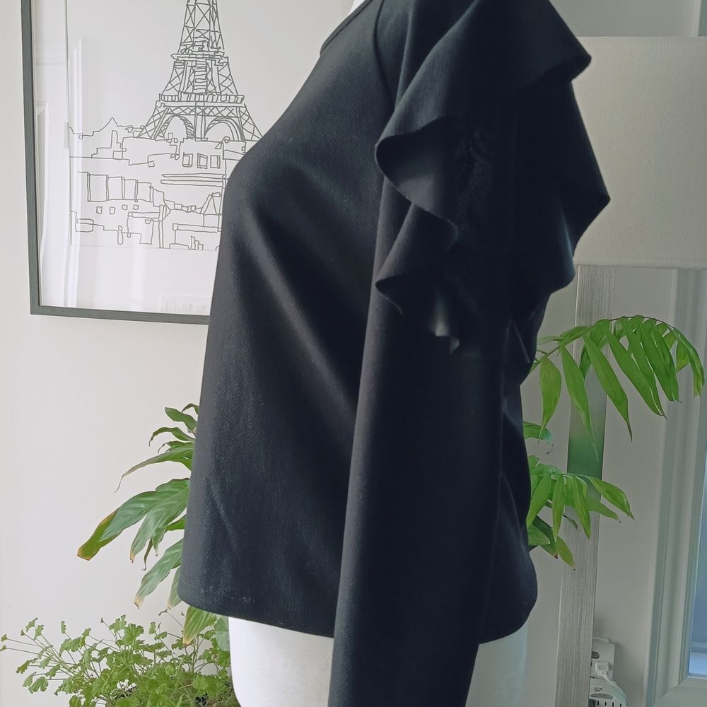 Dynamite Black Ruffle Sleeve Long Sleeve Top - Picture 4 of 5